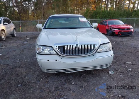 2004 Lincoln Town Car Ultimate из США, поврежденный, VIN 1LNHM83W24Y634984